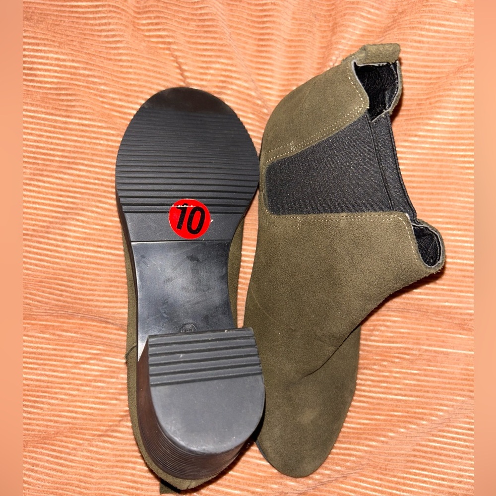 Green Heeled Boot - Picture 3 of 3